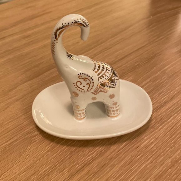 Francesca's Elephant Ring Holder - Picture 2 of 2